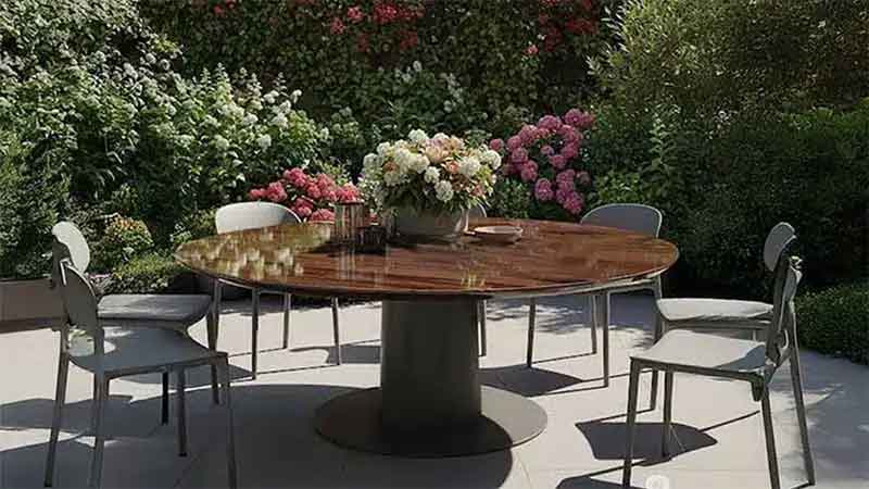Runde Gartentische mit Naturstein