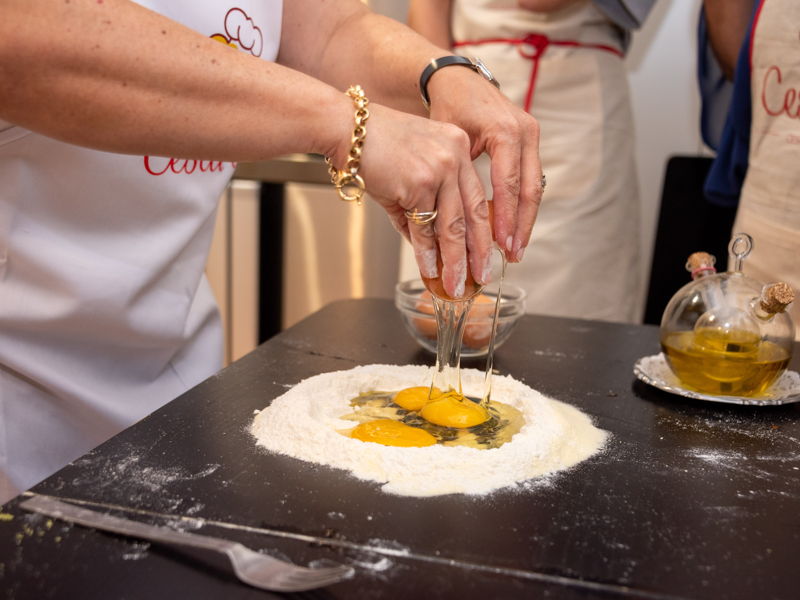 Cursos de cocina Roma: Clase: 2 tipos de pasta y tiramisú en una casa romana.