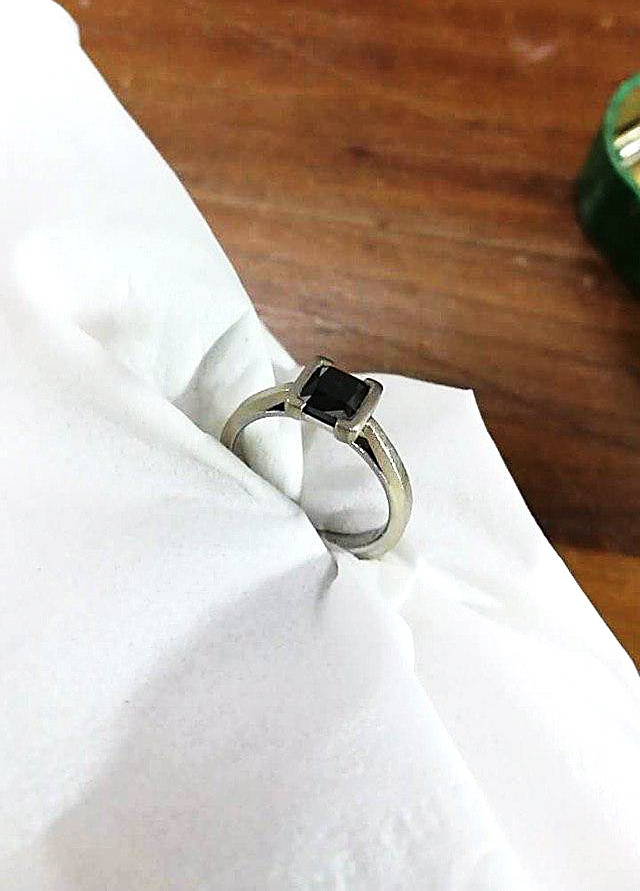 Brando`s fiancée's engagement ring