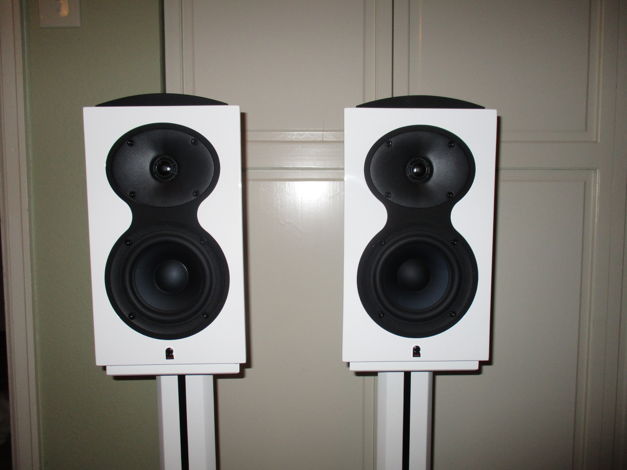 Revel  Performa 3 M105 Gloss White w/stands