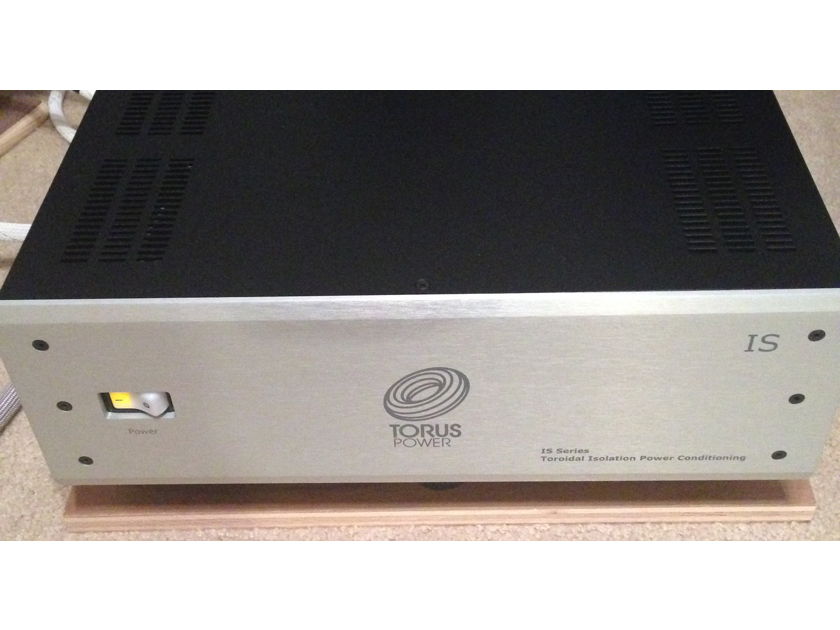 Torus IS-20 Power Conditioner Totally Mint - Silver Color