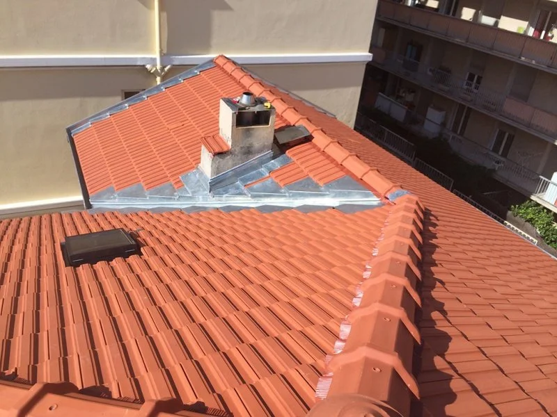 Rénovation de toiture à Beausoleil en tuiles de Marseille — photo 8 sur 9 — CEG TOITURE