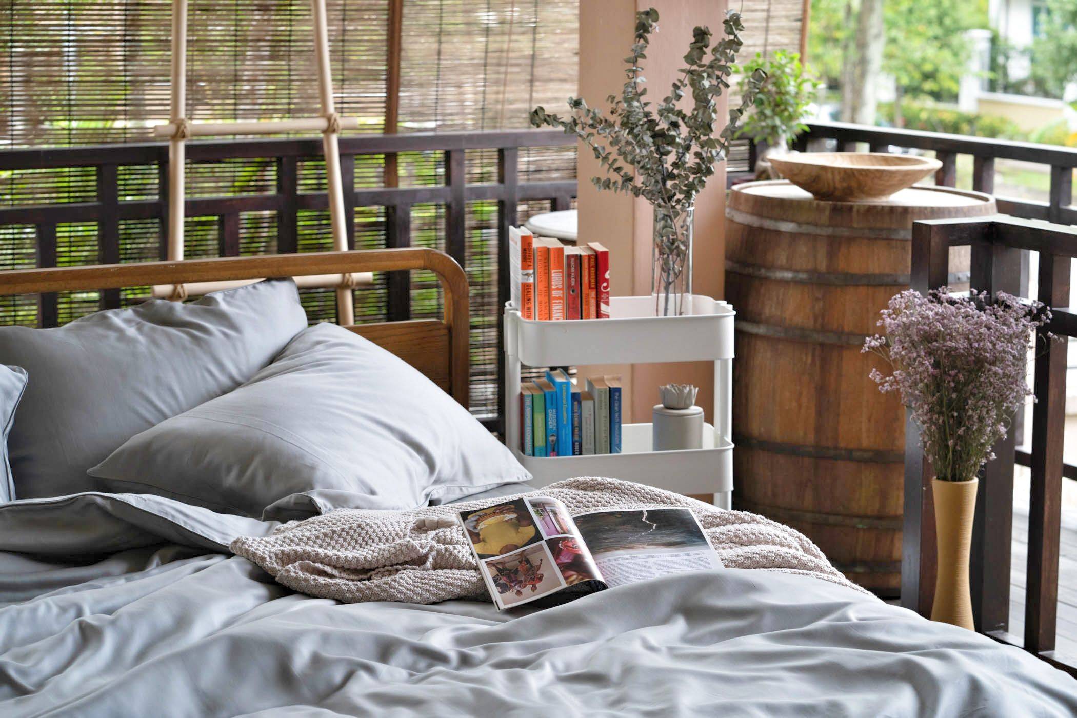Featuring Weavve's TENCEL Lyocell Deluxe Set iight grey with - 1 fitted sheet with 1 duvet cover, 4 pillow cases and 2 bolster cases