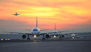 bester geburtstagde flughafen frankfurt am main fraport rollbahn startvorgang abheben flugzeuge