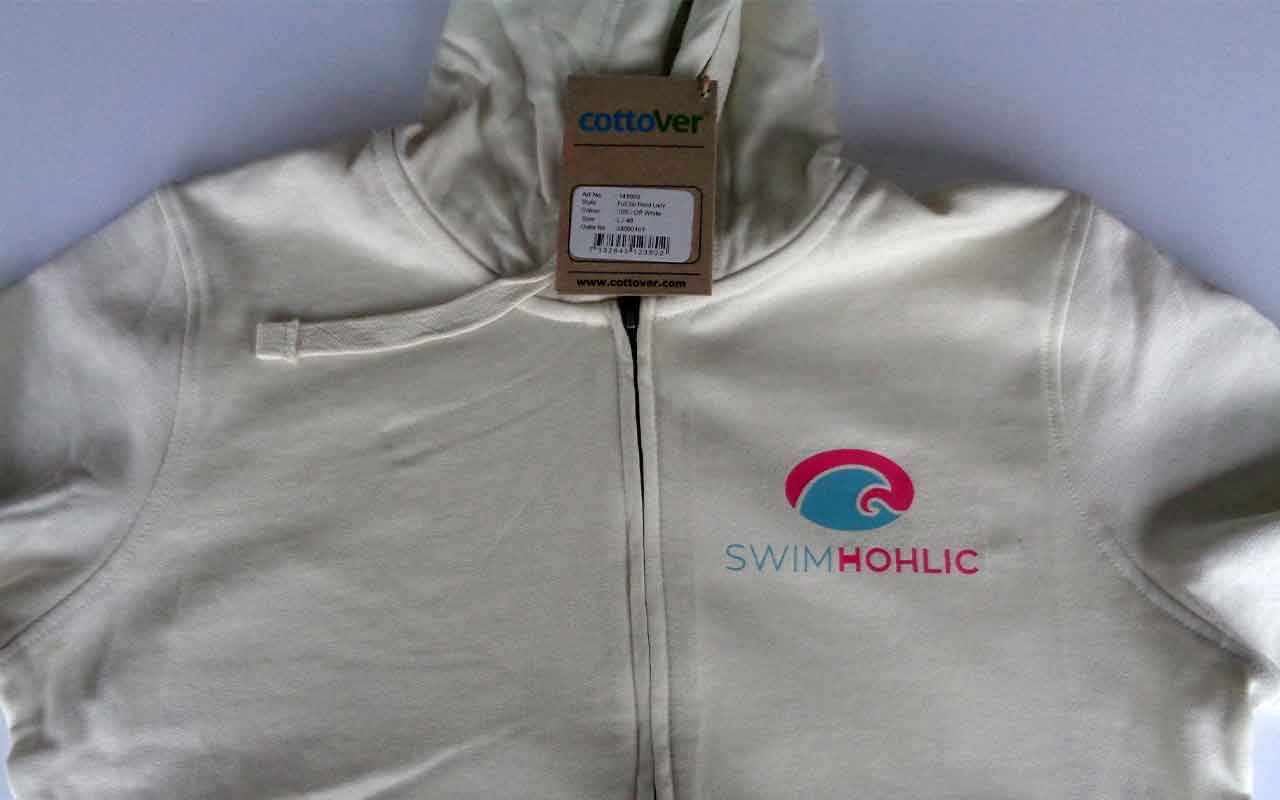 Hoodie bedrucken lassen. Bedruckte Hoodi mit Logo von Swimhohlic