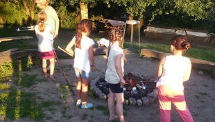 bauernhof gut halfeshof lagerfeuer