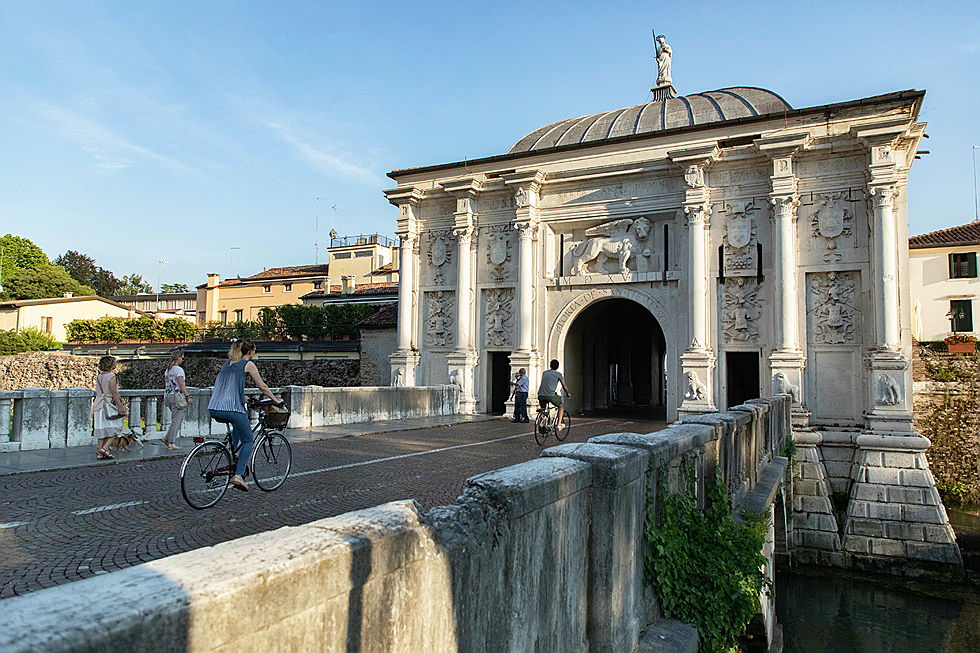  Treviso
- porta-san-tommaso-treviso.jpg