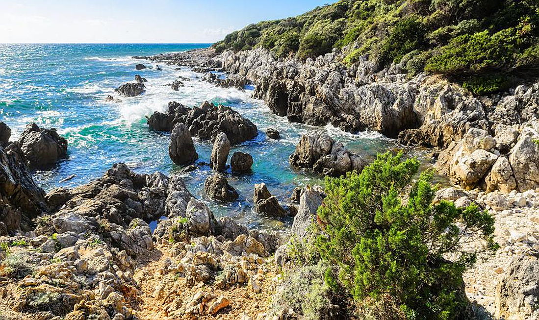  San Felice Circeo
- La-scogliera-di-San-Felice-Circeo.jpg