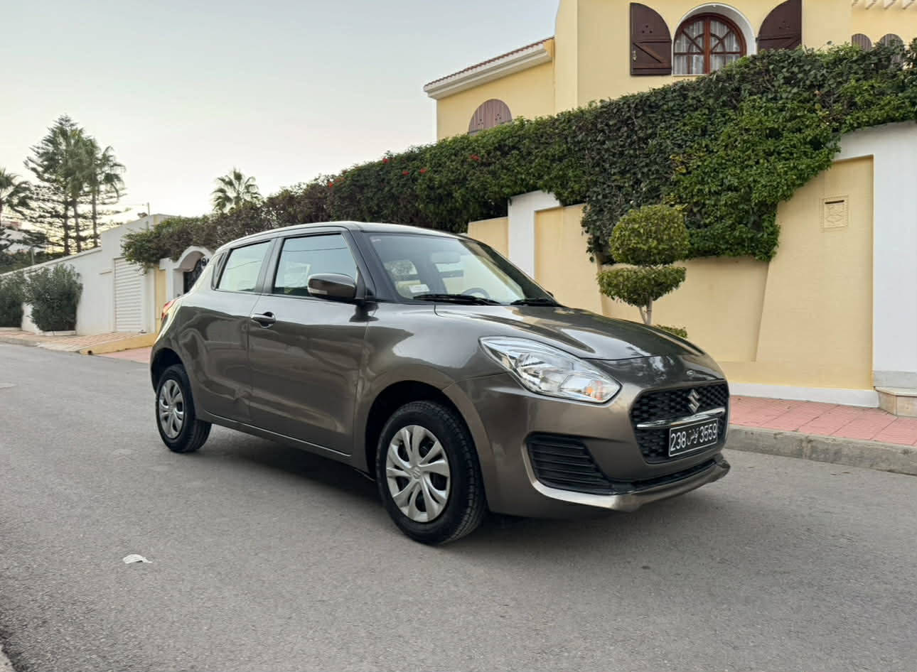 Suzuki Swift 2023 - miniature 3