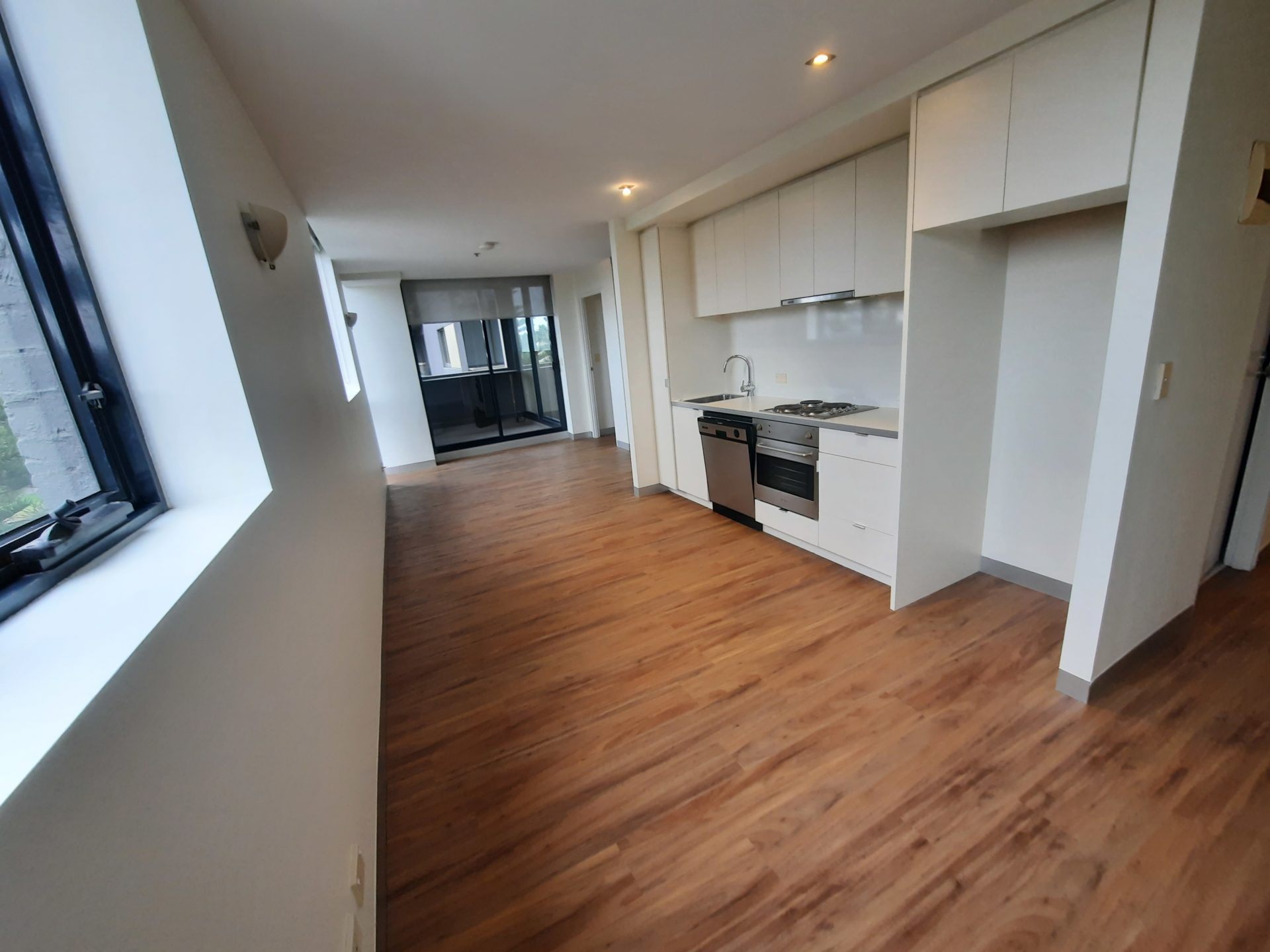 FOR LEASE id-eally Located and NEWLY REFURBISHED with Bay Views and Separate Storage - Image 8