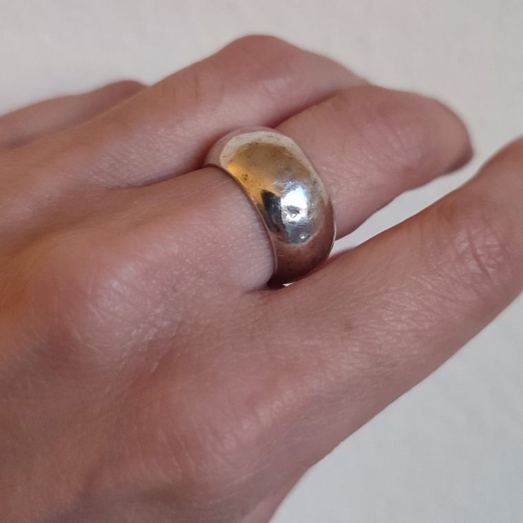Rounded simple silver ring