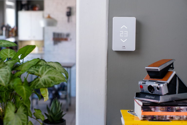 Thermostat intelligent Mysa pour plinthes chauffantes électriques