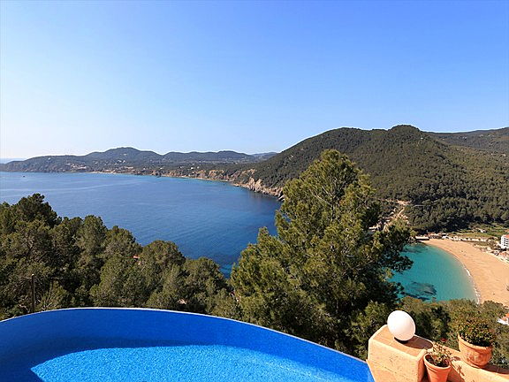 Ibiza
- Villa mit weitreichendem Meerblick im Norden Ibiza´s
