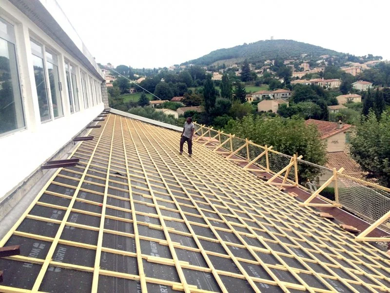 Rénovation d’une toiture en tuiles romanes pour le Conseil Régional à Manosque — photo 5 sur 9 — CEG TOITURE