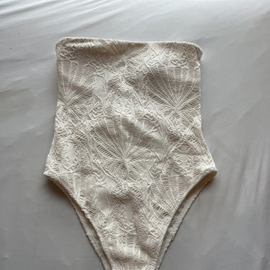 Costume da bagno intero  con dettagli 