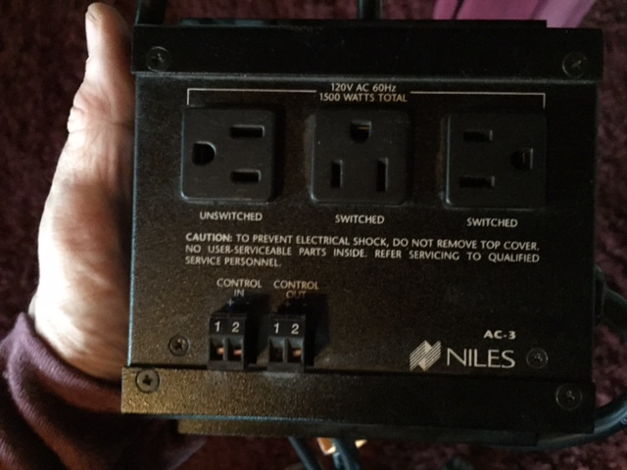 Niles Audio AC-3 Voltage-Triggered AC Power Strip