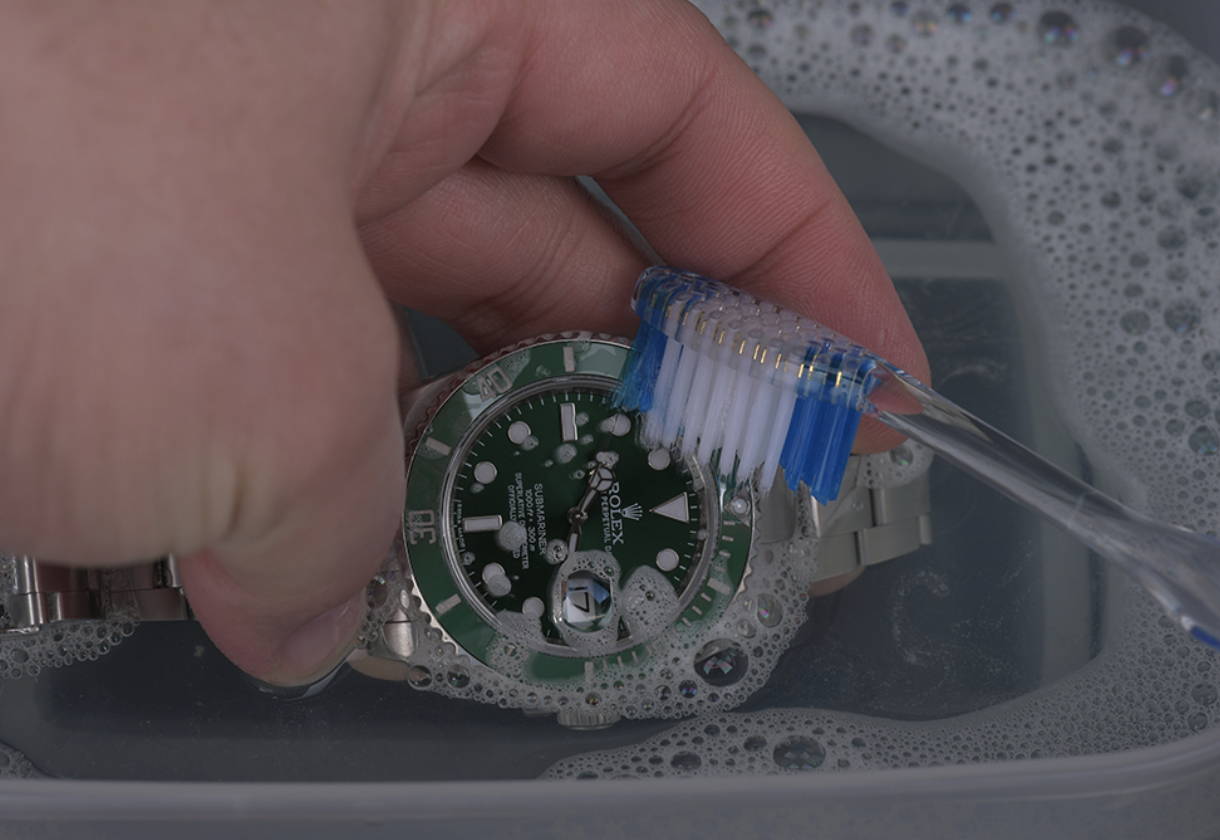 Cleaning Submariner