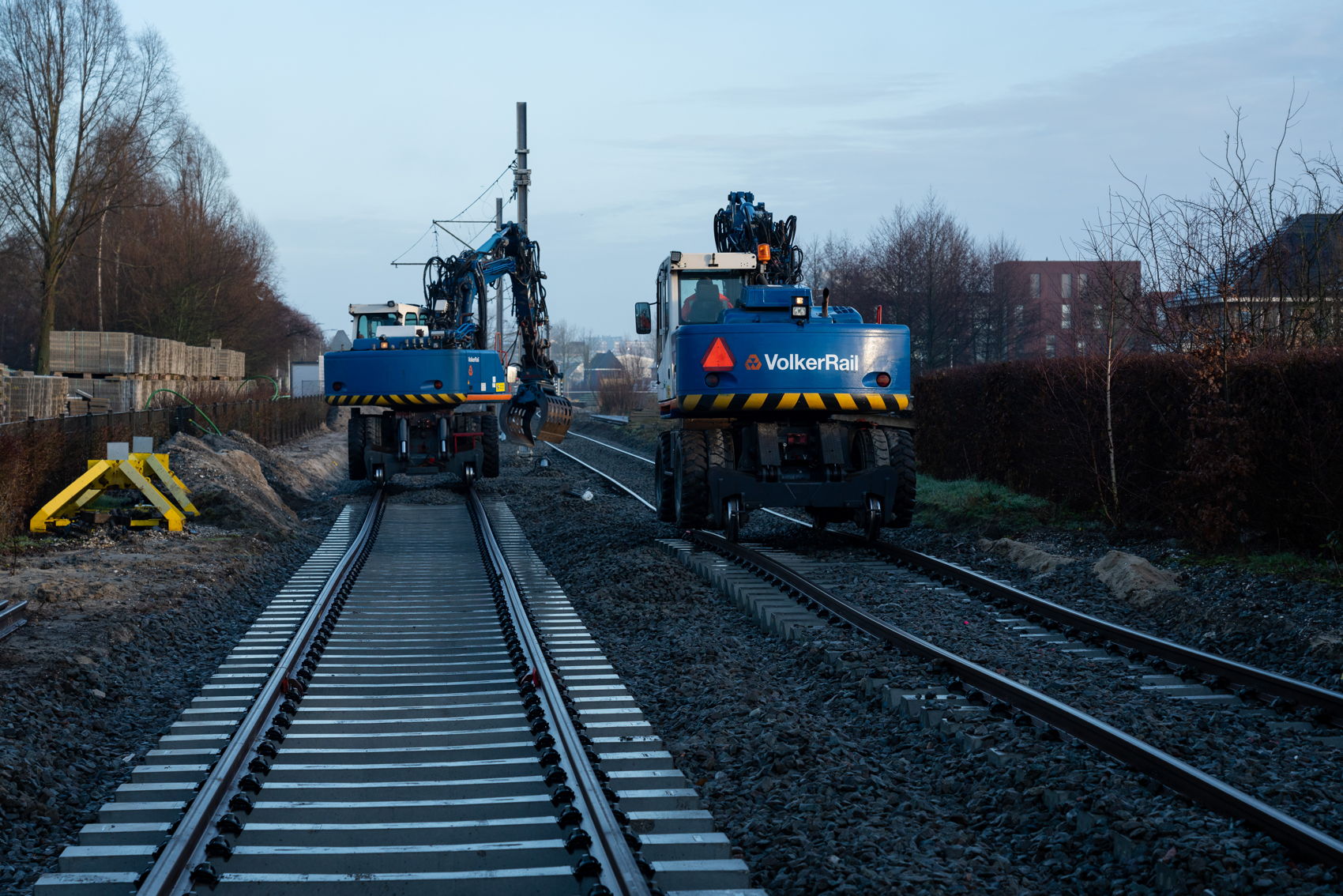 Werk aan het nieuwe spoor tussen Westwijk en het opstelterrein. Werk aan het nieuwe spoor tussen Westwijk en het opstelterrein.