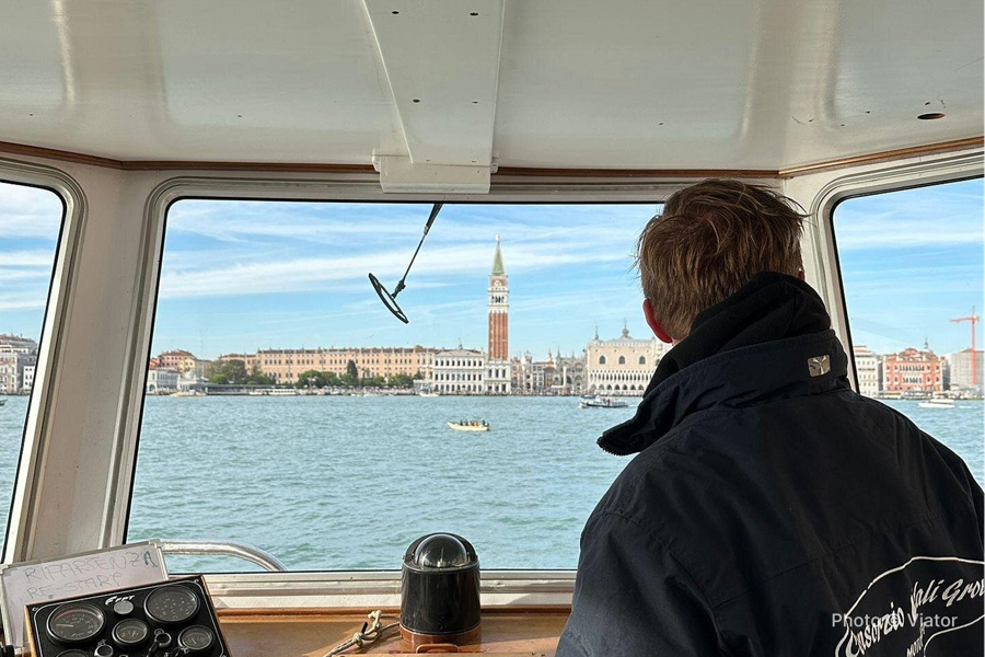 1-hour panoramic tour of Venice by boat - photo 2