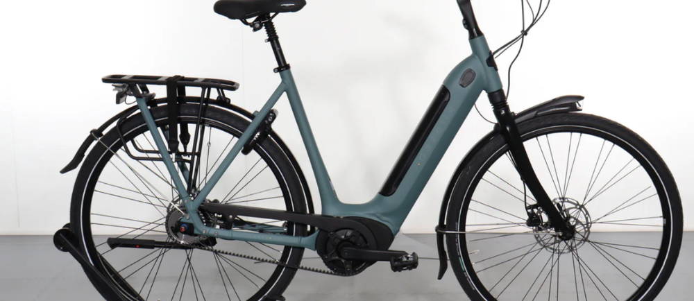 a blue Gazelle Arroyo C5 Elite electric city bike