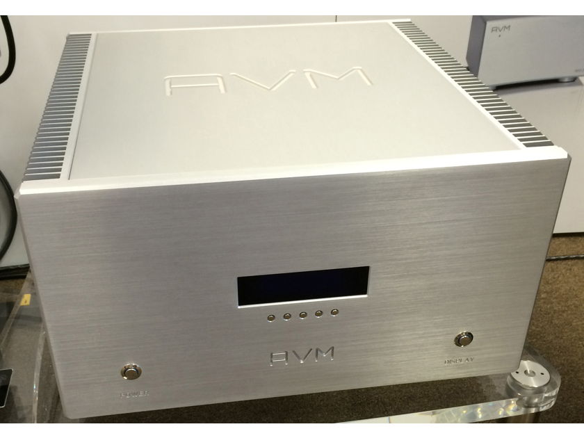 AVM MA 8.2  MONO AMPS 1250 WATTS AWARD WINNING - REMARKABLE!