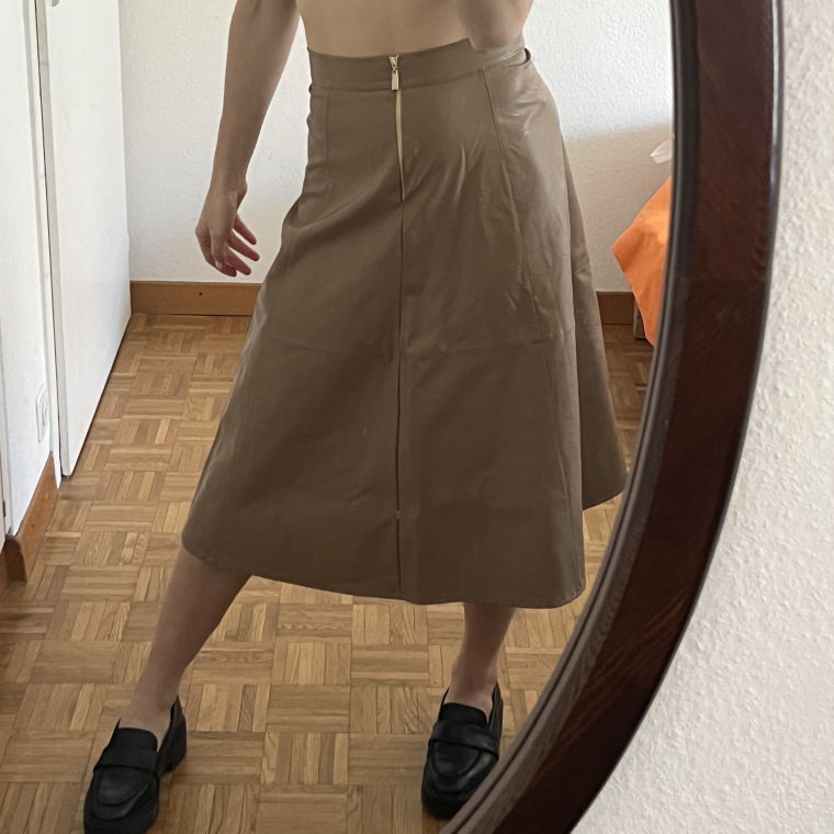 Beige leather skirt 