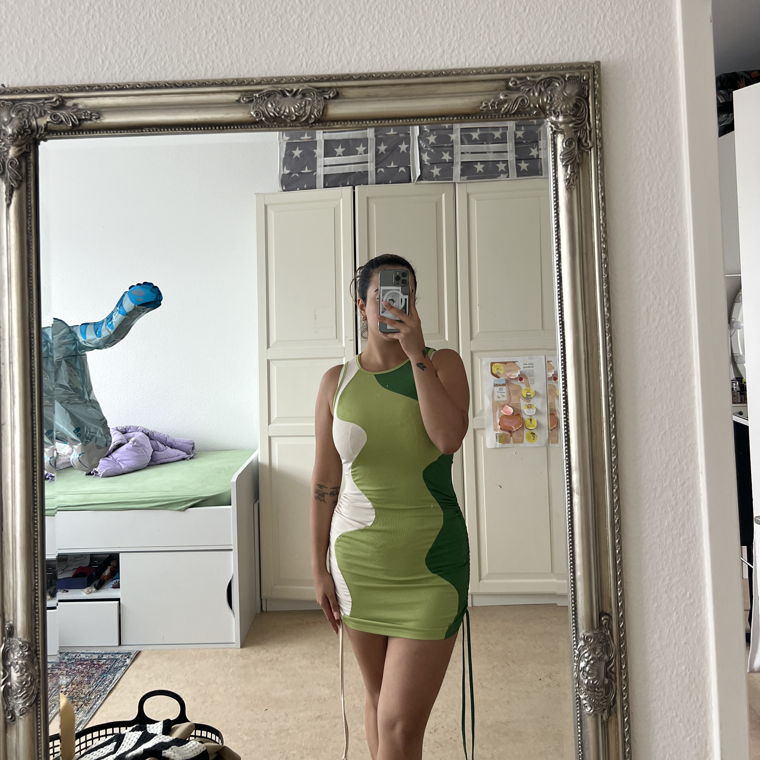 Grünes muster Kleid