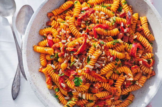 Salade de pâtes au chorizo, sauce romesco