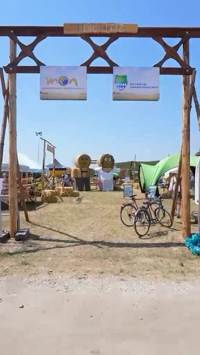 Erinnerungen, die bleiben. ❤️
Danke an alle Musiker, Helfer, Partner und Besucher, die den Dorfplatz mit Leben, Musik und guter Stimmung gefüllt haben. Gemeinsam haben wir einen Ort geschaffen, der in Erinnerung bleibt. Genießt unser Aftermovie und l