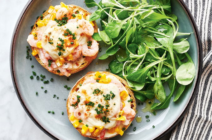 Croque-monsieur aux crevettes sur muffins anglais