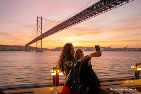 Sunset Cruise with Welcome Drink and Snacks