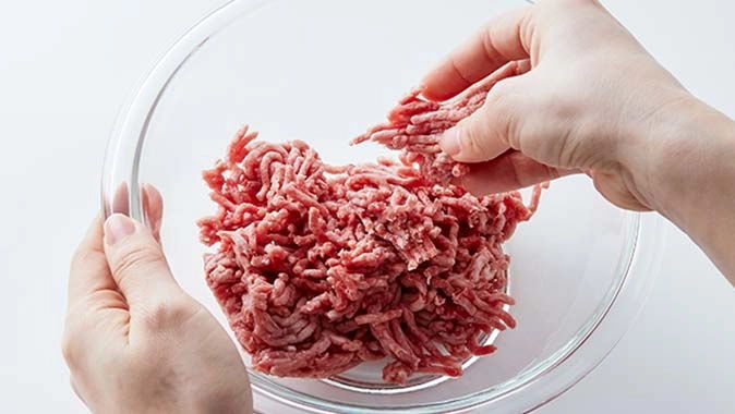 ひき肉はほぐしやすく