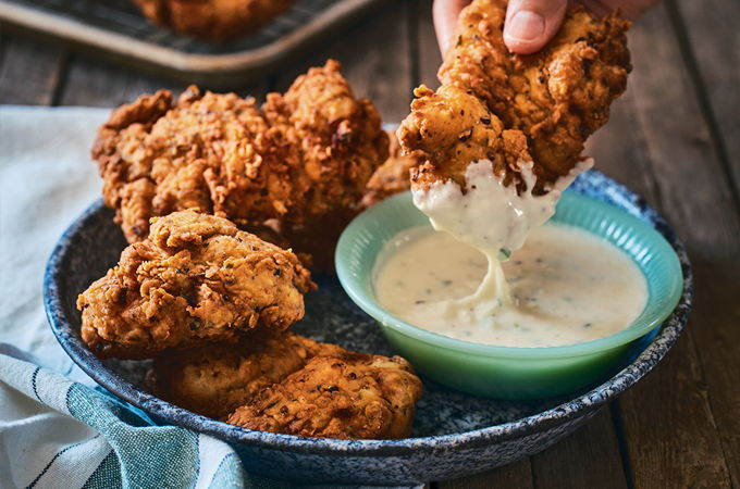 Poulet frit, sauce au fromage