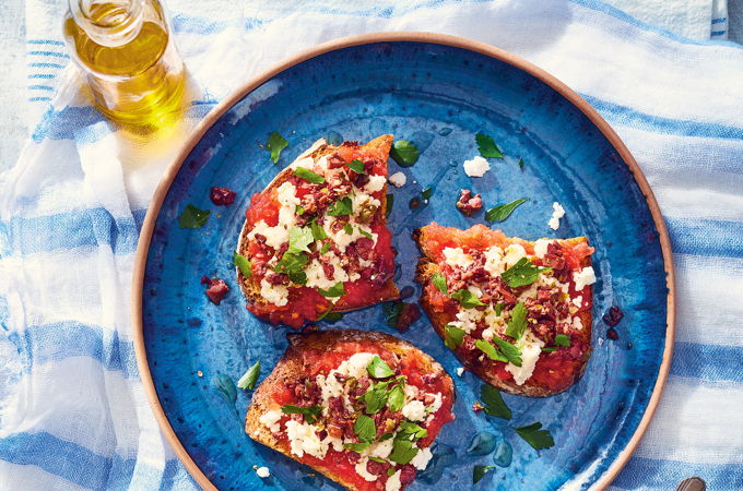 Salade de tomates crétoise (<i>dakos</i>)