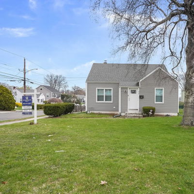 Recently Renovated 4.5BR Cape on Madison Ave - SHU Student Ready