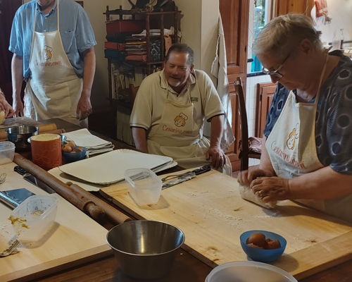 Corsi di cucina Pistoia: Lezione di cucina sul pane toscano tradizionale