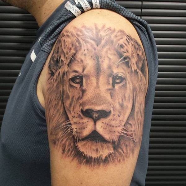 Tatouage Lion Homme Epaule