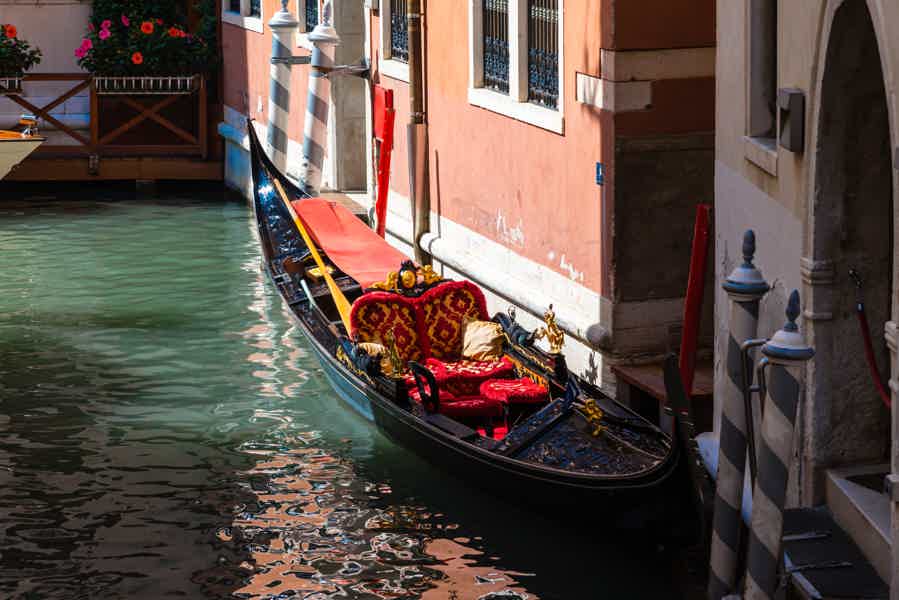 Romantic Gondola Ride with Live Serenade (30 Min) - photo 1