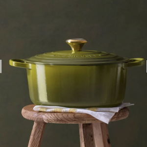 Signature Round Dutch Oven