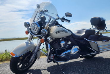 2016 HARLEY-DAVIDSON TOURING ROAD KING (TWO TONE) motorcycle for rent near CHANTILLY, VA