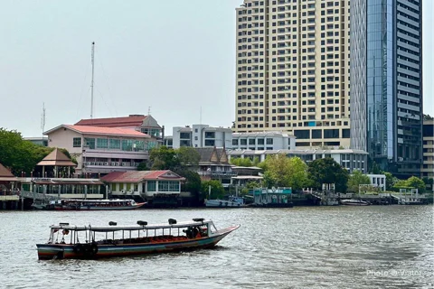 2-Hour Canal Tour by Teak Boat