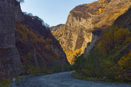 Северная Осетия: Кармадон, Даргавс, монастырь и Мидаграбинские водопады
