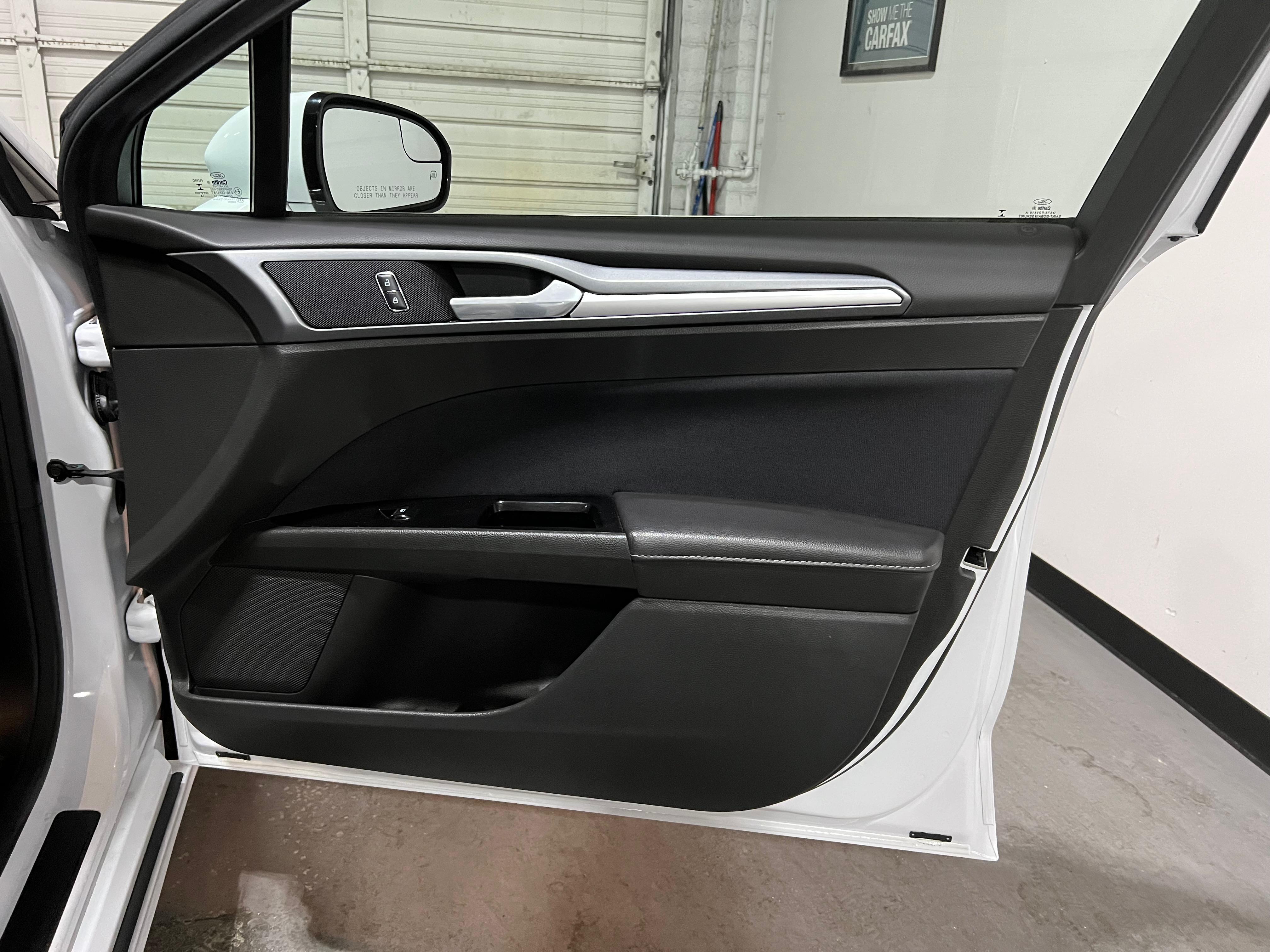 2015 Ford Fusion Hybrid 13