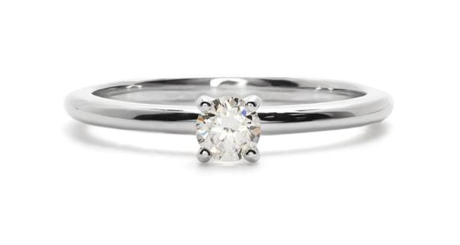 White gold solitaire from Flamme en rose