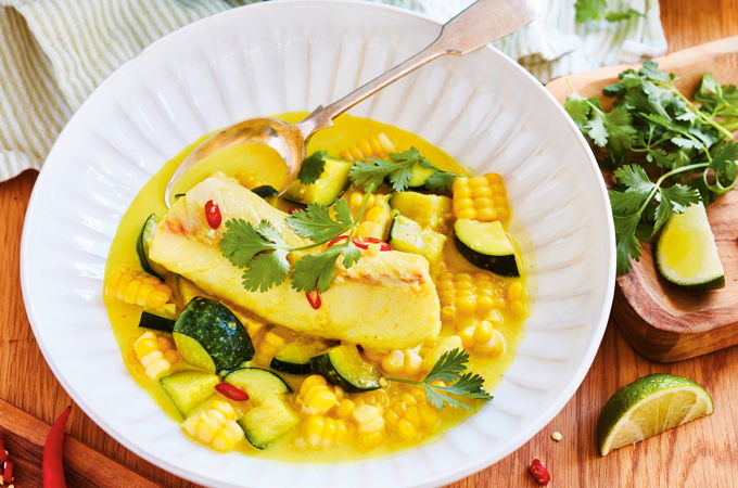 Morue et maïs, bouillon au cari épicé