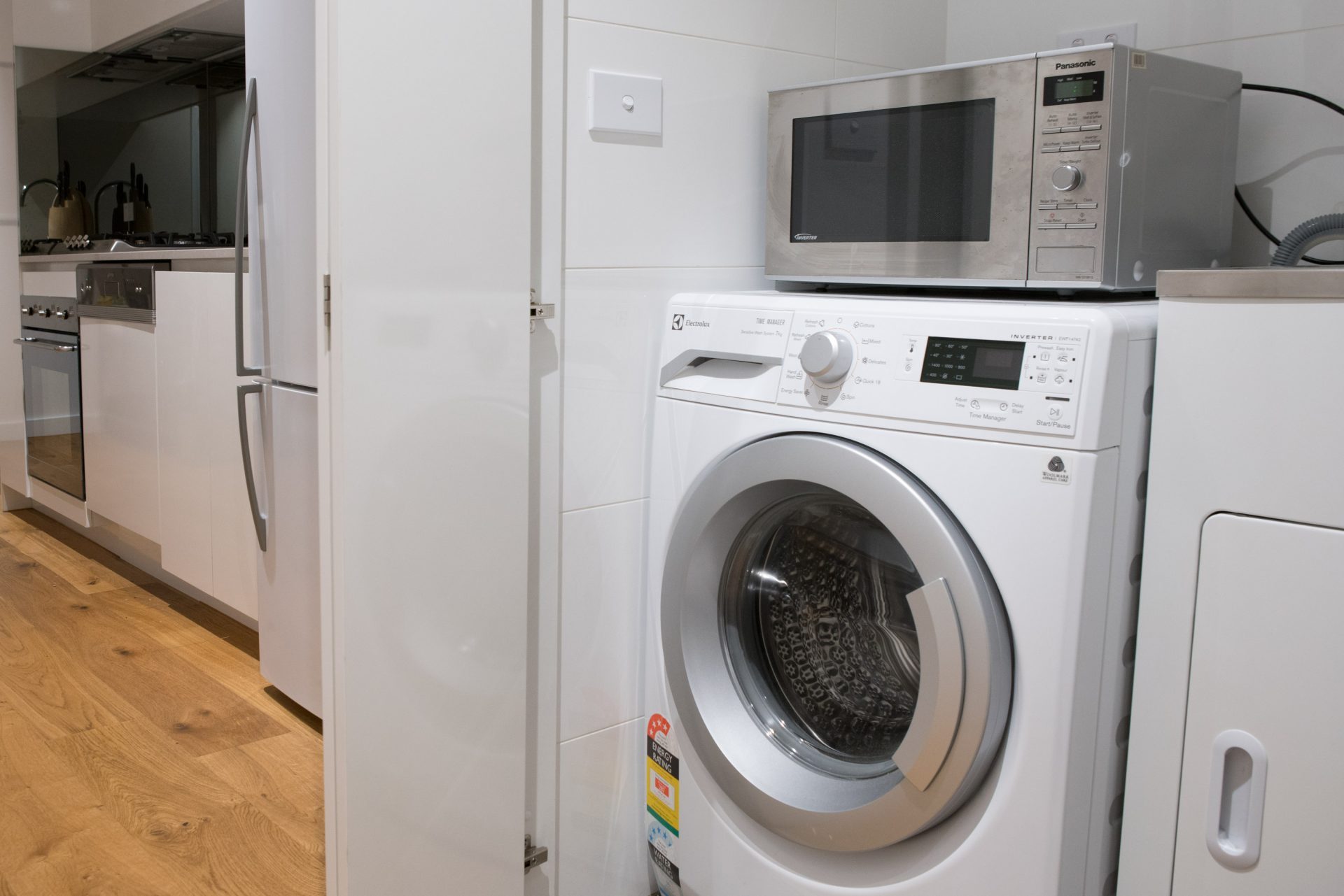 FOR RENT Stunning Near New Courtyard Residence in Sensational Location - Image 10