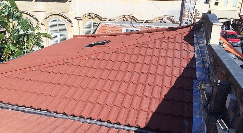 Rénovation d’une toiture en tuiles métalliques à Menton — photo 12 sur 27 — CEG TOITURE