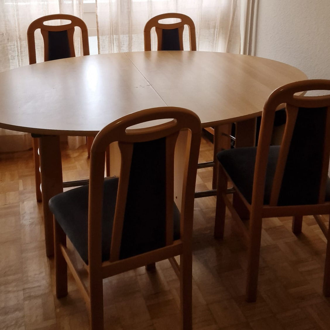 Table et 4 chaises - CHF 80.00 | Buy on marko