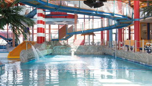 bg wonnemar sonthofen erlebnisbad innen kleines becken hochsteg wasserdüsen