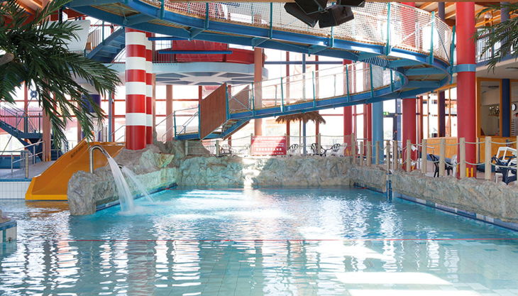 bg wonnemar sonthofen erlebnisbad innen kleines becken hochsteg wasserdüsen
